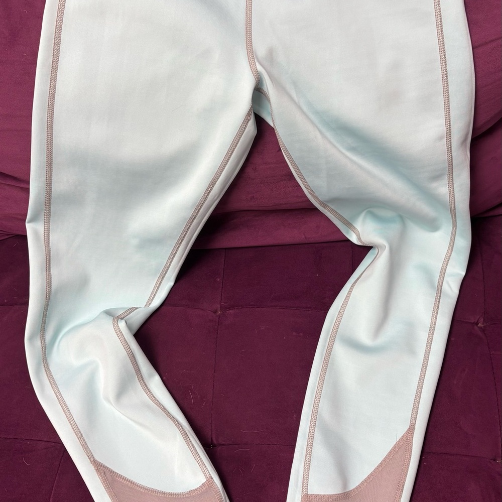 Gymshark Women’s Reversible Leggings - Picture 6 of 10